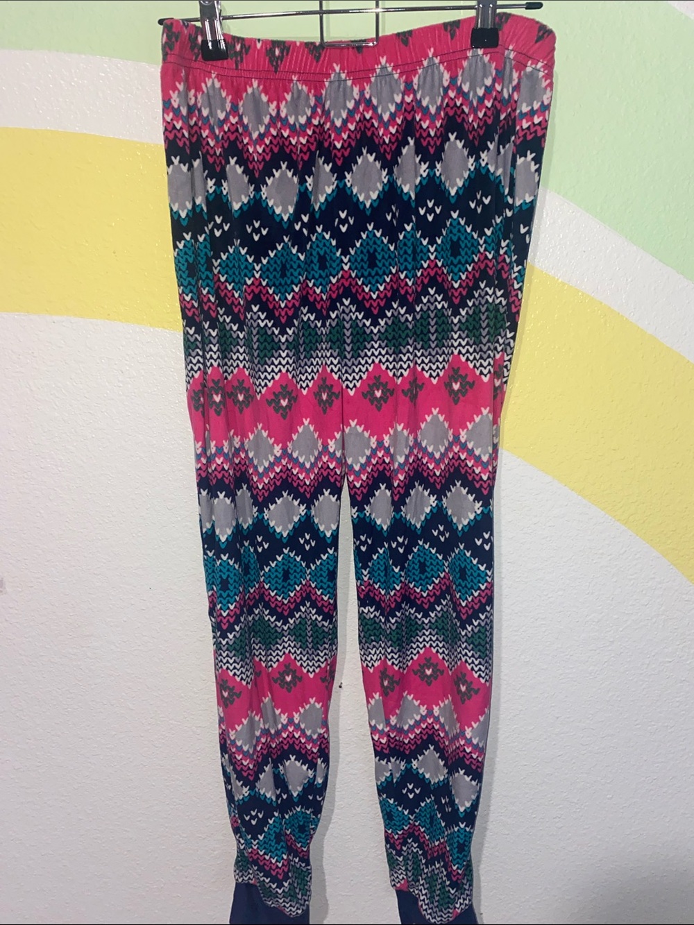 dearfoams Pink, Teal & Navy Geometric Print Leggings